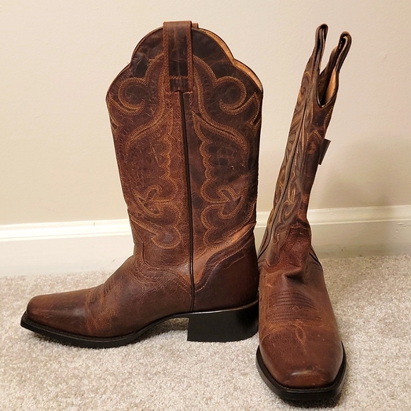 Western style boots 👢 - Picture 2 of 4